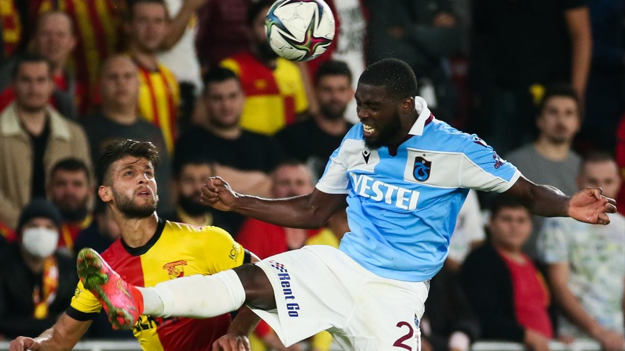 İlk yarının sonunda 2 sarı, 1 kırmızı kart