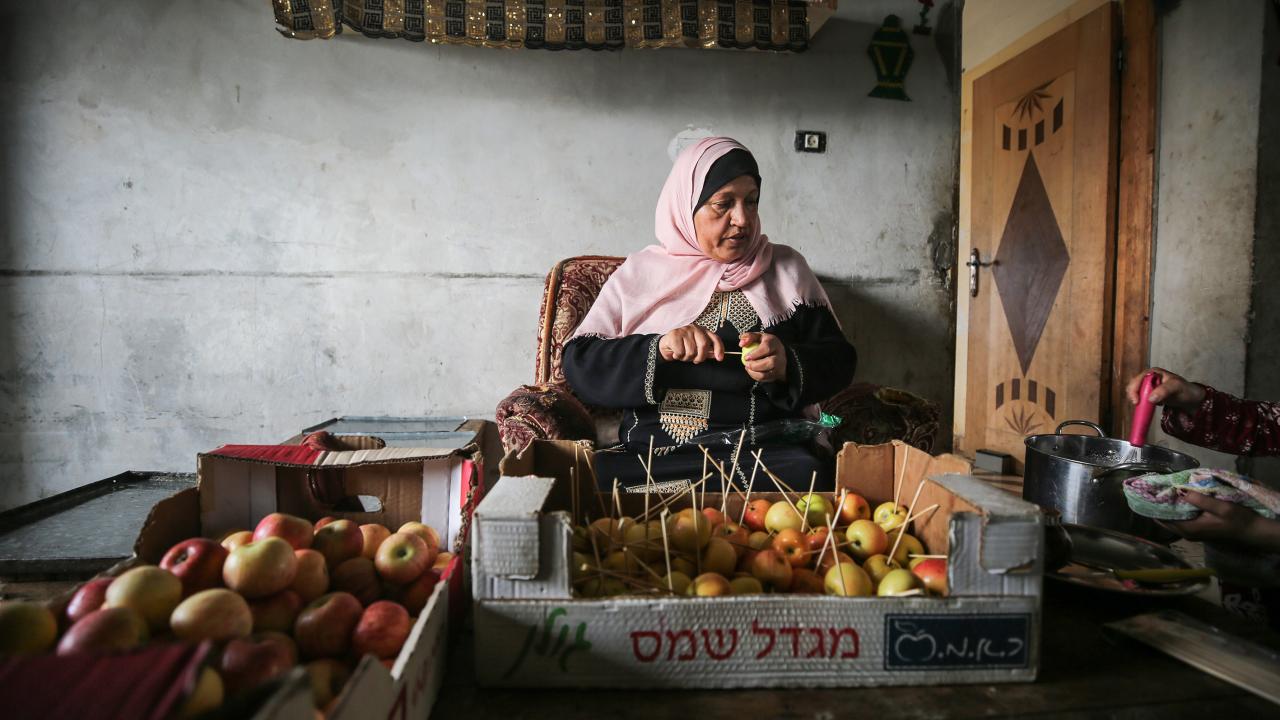 Filistinli Hamad ailesinin 5`i engelli 11 çocuğu bulunuyor. 