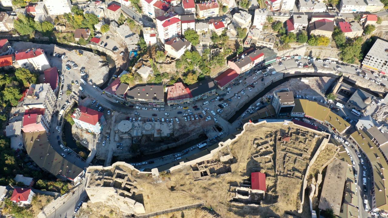 Açma yaptıkları yerlerde basit bakım, onarım ve koruma çalışmalarını sürdürdüklerini anlatan Şen,