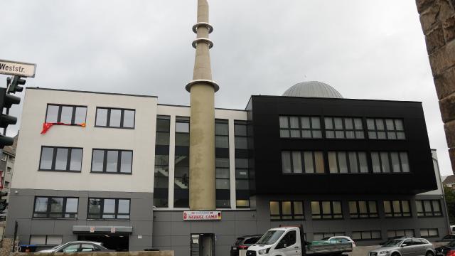 Almanyada Remscheid Merkez Camii ibadete açıldı