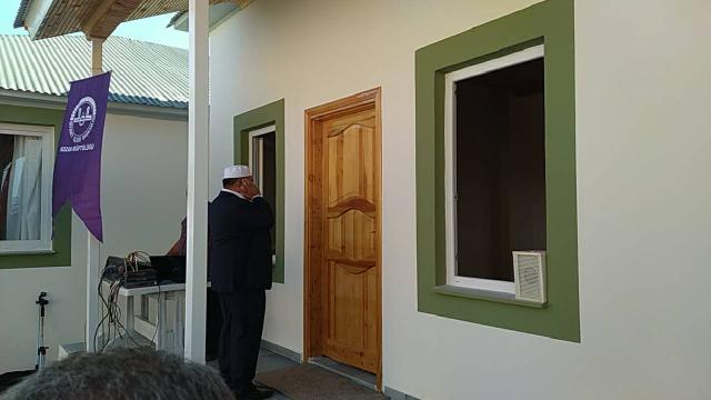 Adanada orman yangınında zarar gören cami yeniden ibadete açıldı