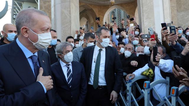 Cumhurbaşkanı Erdoğan, cuma namazını Taksim Camiinde kıldı