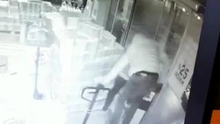 Market soyan hırsızlar kamerada