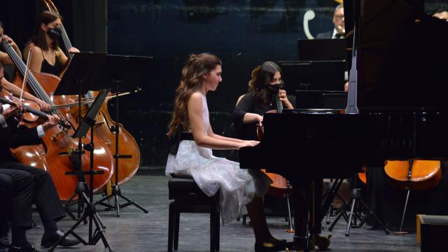 12 yaşındaki İlyun, Mozartın 13 numaralı piyano konçertosunu çaldı