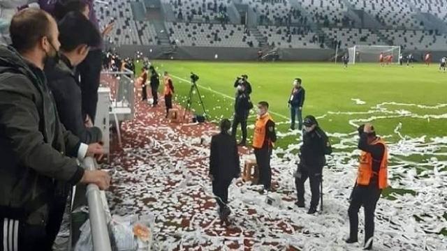 Orduda Kuran-ı Kerim sayfaları konfeti şeklinde sahaya fırlatıldı