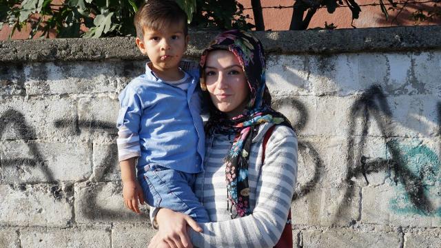 3 yaşındaki çocuğa sokak köpeği saldırdı