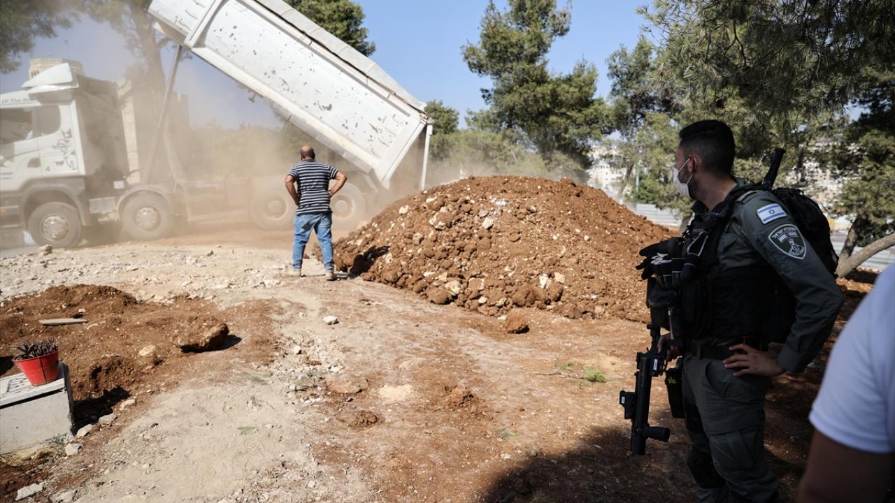 “Burası tamamı mezarlarla dolu bir Müslüman mezarlığı”