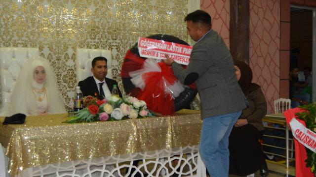 Gelin ve damada takı yerine araç lastiği hediye ettiler
