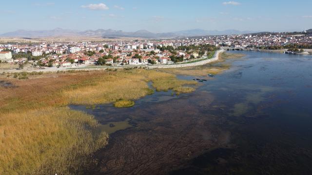 Türkiyenin en büyük tatlı su gölünde kuraklık tehlikeli boyutta