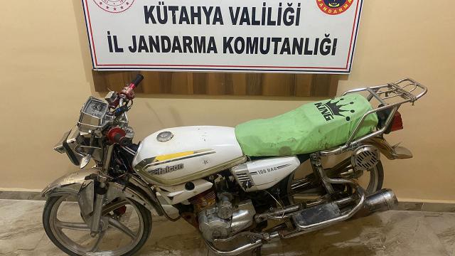 Çaldığı motosikleti jandarmaya satmaya çalışırken yakalandı