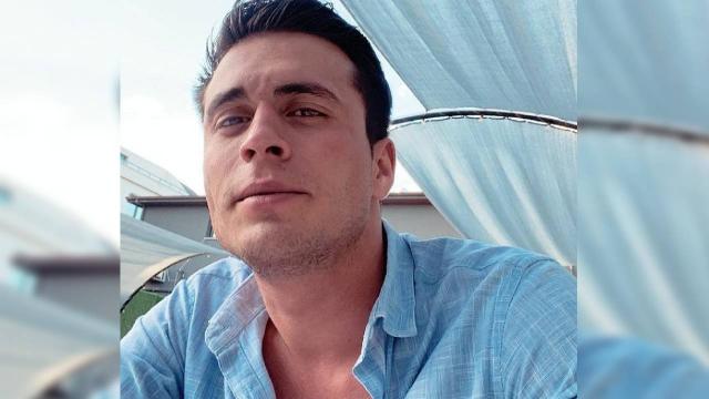 Ayrılmak isteyen kız arkadaşını bıçaklayarak öldürdü