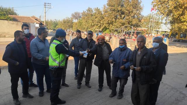 Turgutluda jandarma ekipleri traktör sürücülerine eğitim verdi
