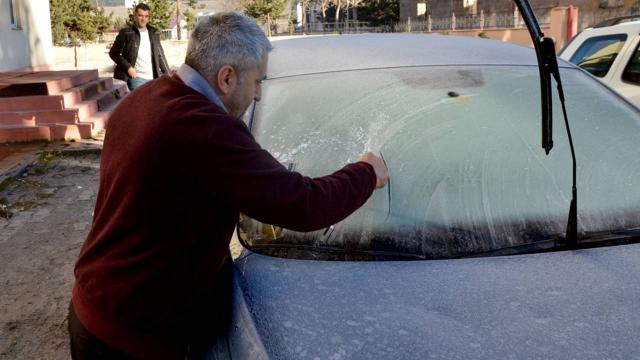 Erzurum ve Karsta termometreler sıfırın altında 6 dereceyi gösterdi