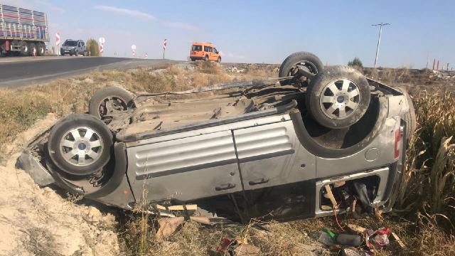 Konyada hafif ticari araç devrildi: 6 yaralı
