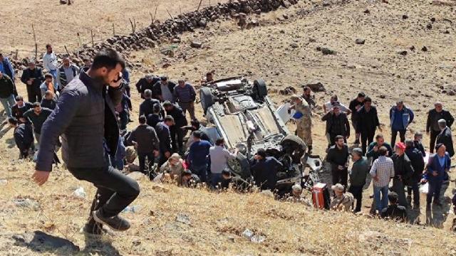 Otomobil şarampole devrildi: 4 ölü, 2 yaralı