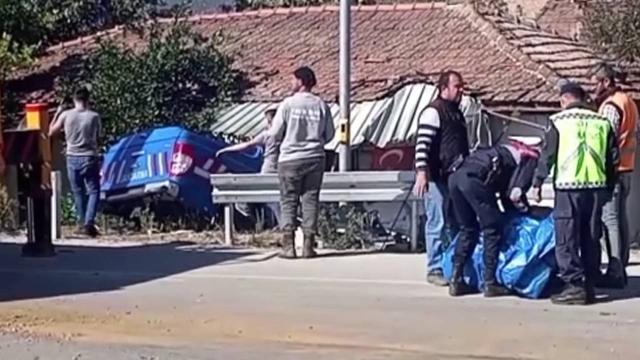 İzmirde jandarma aracı ile otomobil çarpıştı: 4 yaralı