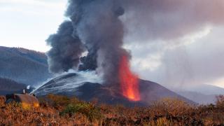 La Palma'da volkanik kül bulutu uyarısı