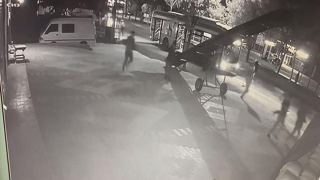 Tabanca buldu, indirildiği otobüse binerek yolcuyu vurdu