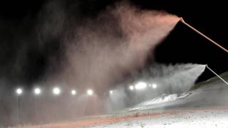 Palandöken'e suni kar yağdırılıyor