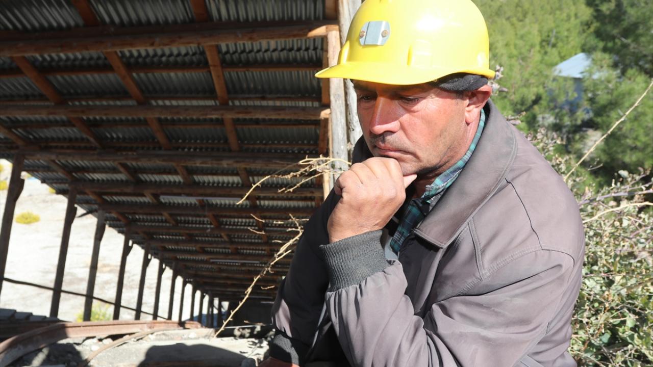 "Hatırladım mı gözlerim doluyor, ağlıyorum"