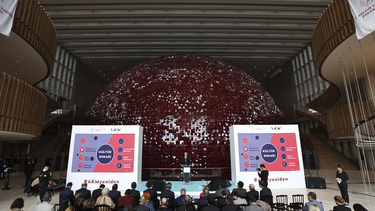 AKM`nin salgın şartlarına karşın yaklaşık 2,5 yılda tamamlandığını dile getiren Ersoy,