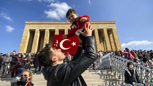 Cumhuriyetin 98inci yılında Anıtkabirde ziyaretçi yoğunluğu