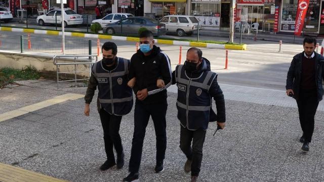 Kendini savcı olarak tanıtıp 351 bin TL dolandırdı