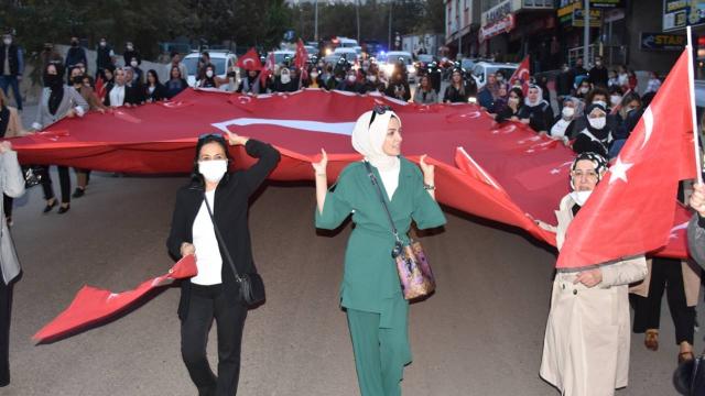 Şırnakta terör mağduru ailelere destek yürüyüşü