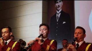 "Bu bayrağın altında kutladığımız Cumhuriyetimiz hep 18 Yaşında"