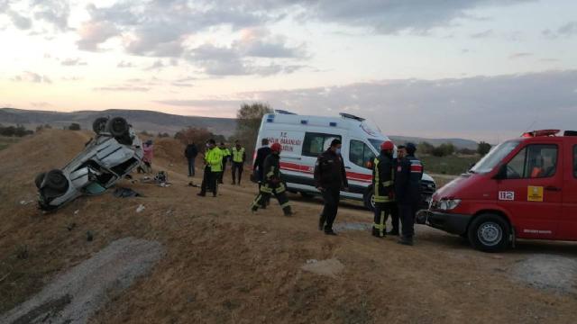 Konyada otomobil devrildi: 2 ölü, 1 yaralı