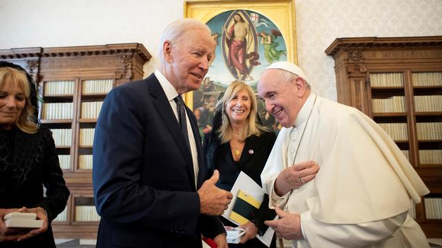 ABD Başkanı Biden Vatikanda Papa ile görüştü