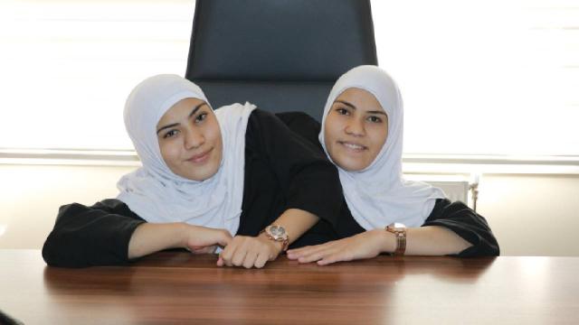 Siyam ikizleri ilk görevlerine başladı