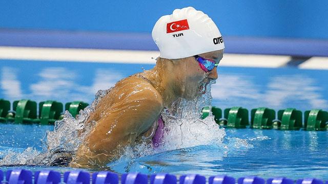 Milli yüzücü Viktoria Zeynep Güneşten bronz madalya
