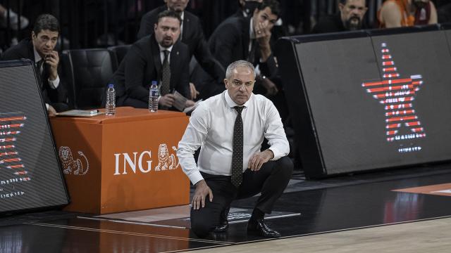 Galatasaray Nef Başantrenörü Ekrem Memnundan büyük fedakarlık