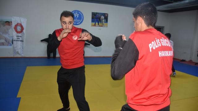 Hakkaride Polis Gücü Spor Kulübü yüzlerce genci sporla tanıştırdı