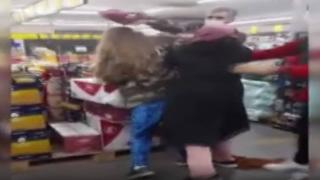 Markette kadınların "maske" kavgası kamerada