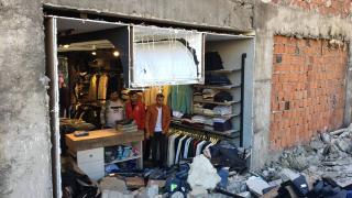 Karşısında inşaat çalışması yapılan mağaza çöktü