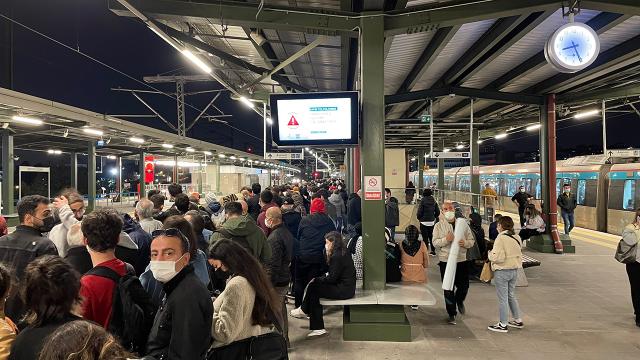 Marmaray seferlerinde aksama yaşandı
