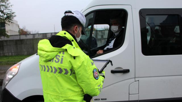 Şirvan İlçe Kaymakamı Hasar, okul servis araçlarını denetledi