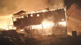 Kastamonu'da çıkan yangında ev, ahır ve 3 samanlık küle döndü