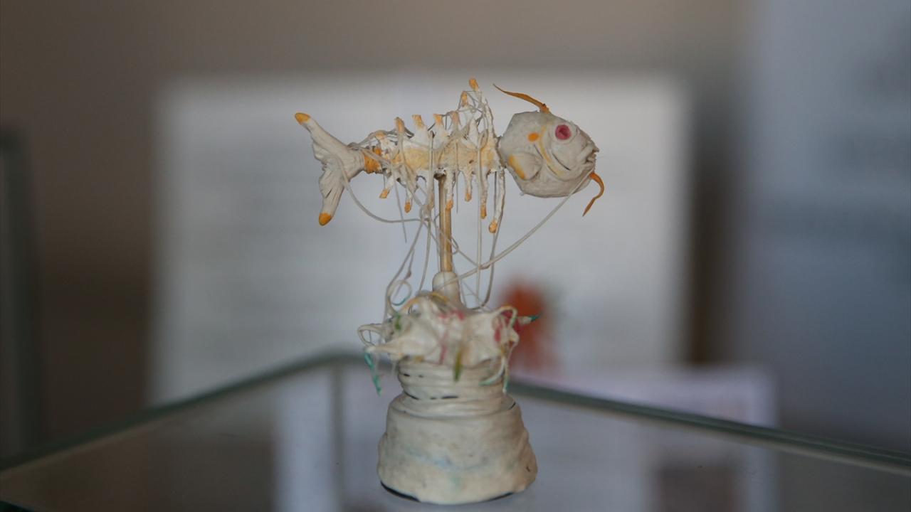 "Tamamı sakız kullanarak yapıldı"