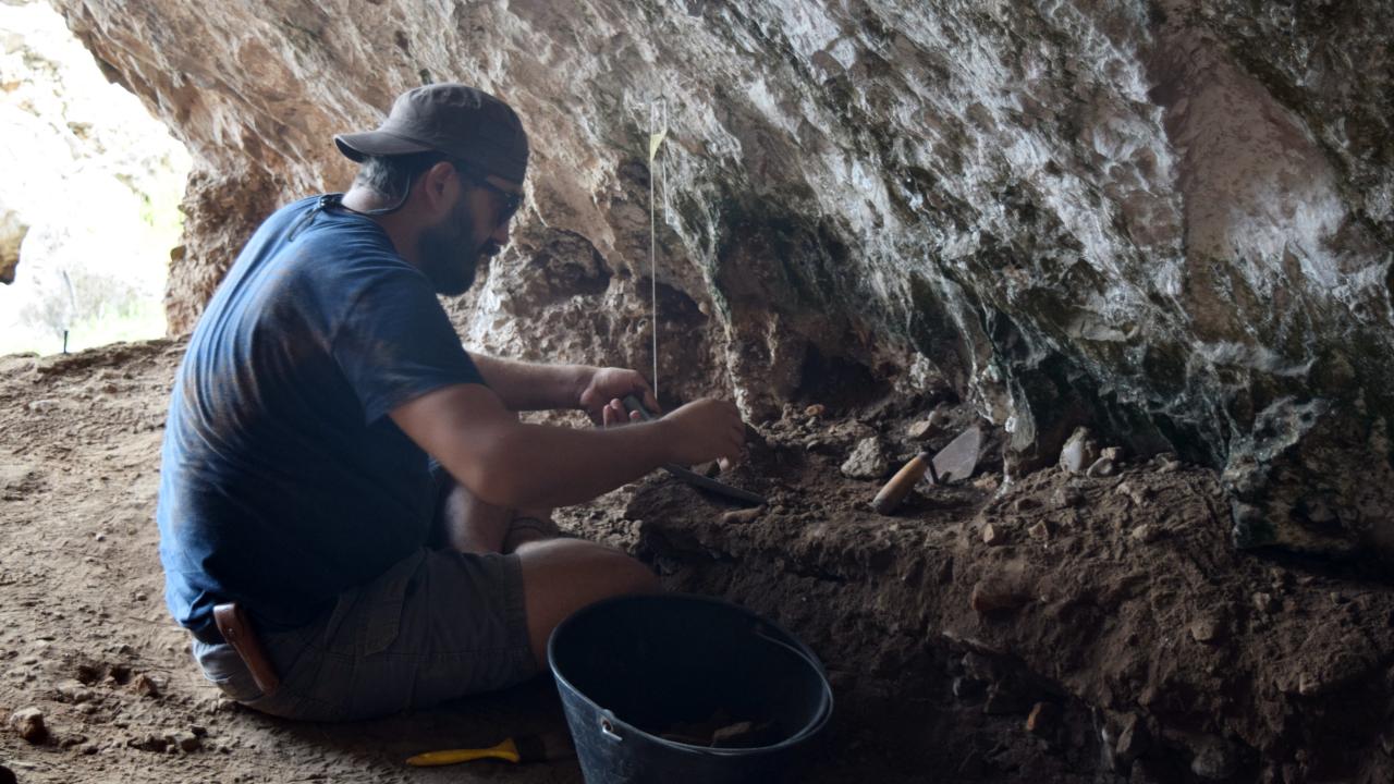 İlk mağarada 41 bin yıllık deniz kabuğu kolyeleri bulunmuştu
