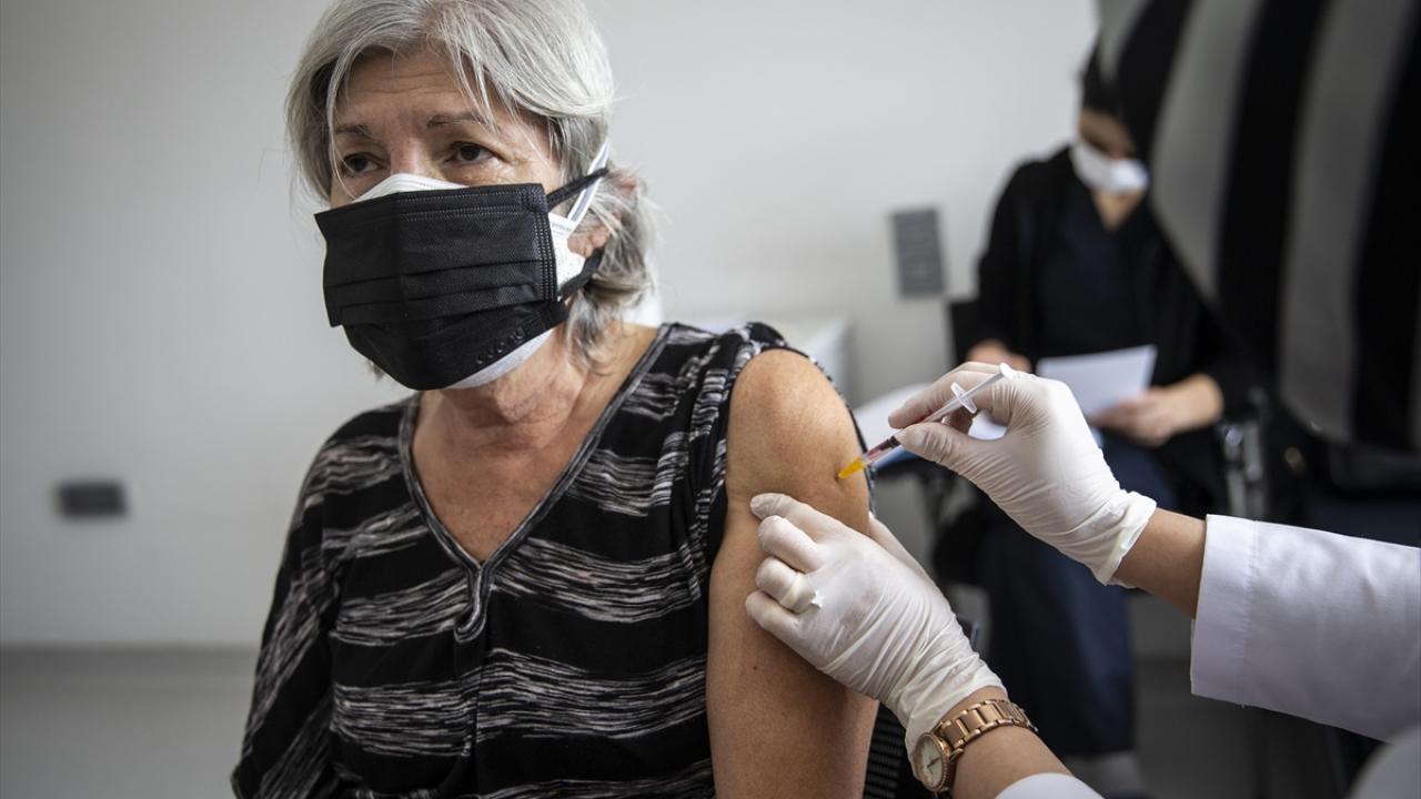 "Belli bir süre sonra bu aşıların koruyuculuğu da bitiyor"