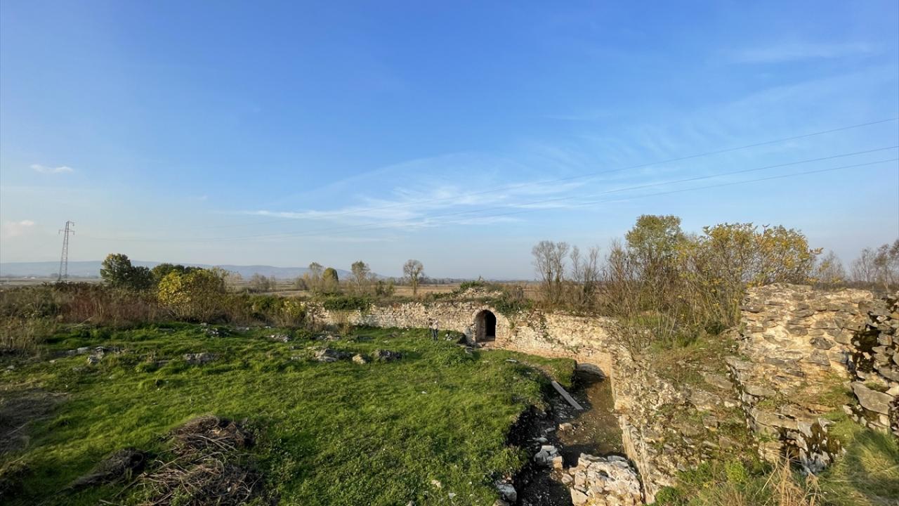 Kazılarda tarihi eserlere ulaşıldı