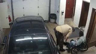 ABD'de duruşmaya götürülen mahkum polisin silahını almaya çalıştı