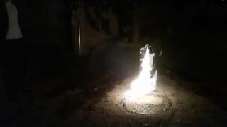 Rögar kapağından alevler çıktı, mahalleli tedirgin oldu