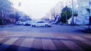 Kırmızı ışık ihlali yapan araç zincirleme kazaya neden oldu