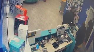 Telefonun fiyatını pahalı buldu, iş yeri sahibini vurdu