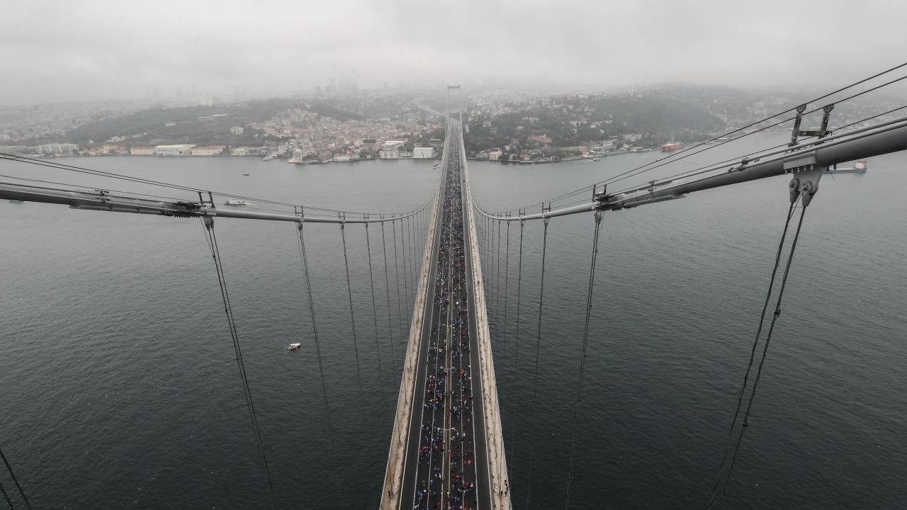 İstanbul Maratonu saat 08.45`te tekerlekli sandalye yarışı ile başladı. 
