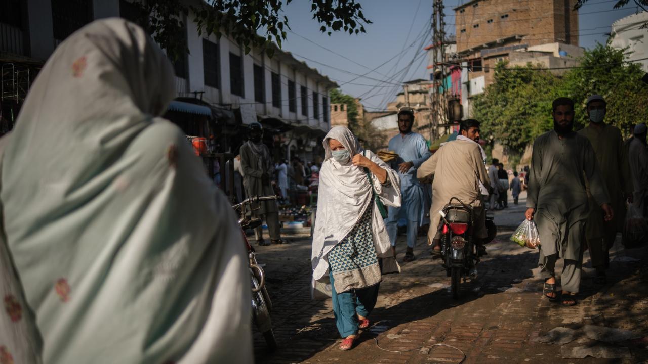 Qissa Khawani pazarında alışveriş